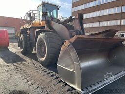 Komatsu WA600-8E0