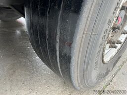 Fruehauf FSR MD4 / Box / Loadlift 2000 kg / Lift axle