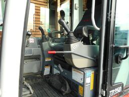 Takeuchi TB 250 mit POWERTILT