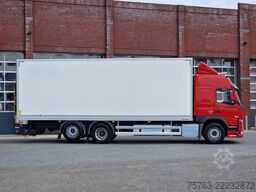 Volvo FM 370 Globetrotter 6x2*4 - Box with sidedoors ...