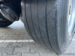 Kässbohrer Maxima XJ2 / Box / Laadklep 2500 kg / Liftas