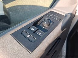 VOLKSWAGEN T6.1 9-Sitzer-Stoff  1. Hand Klima
