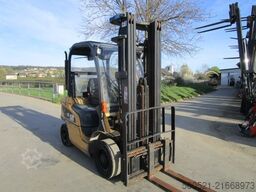 Caterpillar DP25N - Triplex-Freihub 5,6m + Seitenschieber