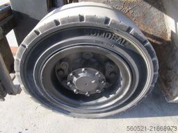 Caterpillar DP25N - Triplex-Freihub 5,6m + Seitenschieber