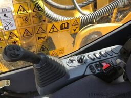 Komatsu PC210LCI-11