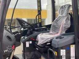 Komatsu WA80M-8E0