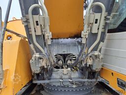 Liebherr R946