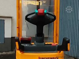 Jungheinrich ERC 212 scales