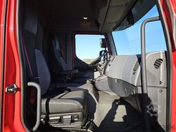 RENAULT D 240 11.9T AIRCO LIFT