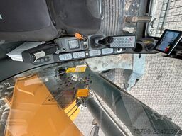 LIEBHERR LH 24 Litronic mit Abbruch- / Sortiergreifer