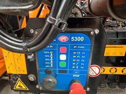  Abrollcontainer mit HMF Kran 835 Funk