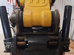 Komatsu PC 210 LC-11 w/ Sanding Bucket and Rototilt
