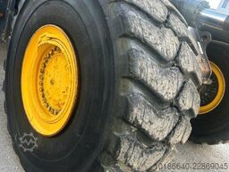 Komatsu WA500-8E0