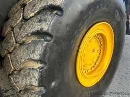 Komatsu WA500-8E0