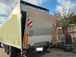 SCHMITZ CARGOBULL Tiefkühlauflieger mit Thermo King