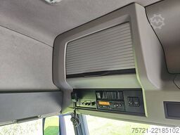 VOLVO FM 11.330 GLOBE LIFT SIDE DOOR