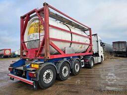 SCHMITZ CARGOBULL Tankchassis mit Tankcontainer, 424.676 KM