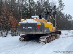 Volvo EC250DNL with 3 excavator buckets