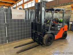 Toyota 02-8FGJF35 // Triplex // 1 Std. // Seitenschieber