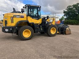 Komatsu WA200-8E0