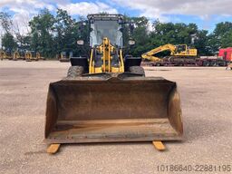 Komatsu WA200-8E0