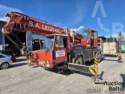 Liebherr UTM 526