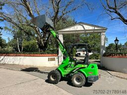 Avant Tecno 640 Hoflader mit Palettengabel und Schaufel