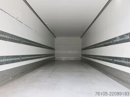 Volvo FM 380 6x2 Geisoleerde bakwagen +Klep 2.000 kg ...