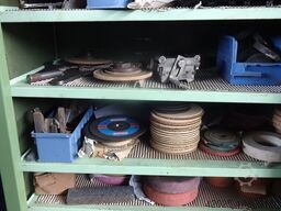 Schrank mit Zubehör