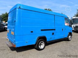 Mercedes-Benz Vario 812D closed bus