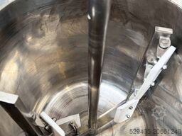 Industrial storage tanks