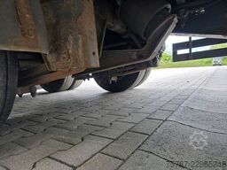 SCHWARZMÜLLER Jumbo mit Bordwänden und Schwanenhals
