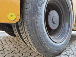 Paus Z70H, pushback Tractor 4x4, Year 2009.