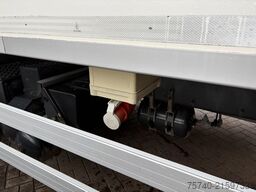 Volvo FM 370 + CHEREAU + CARRIER + EURO 6 + 6X2 + LIF...