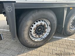 Schmitz Cargobull SCB S3B / Box / Loadlift / 2x Liftas / APK 03-26