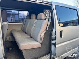Toyota Hiace 4WD. Lots of rust. 6 seats!