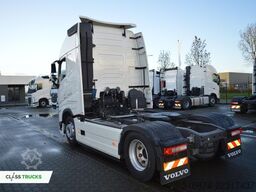 VOLVO FH 460 Globetrotter XL i-Save SideSkirts