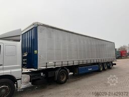 KRONE Planenauflieger mit Staplerhalterung