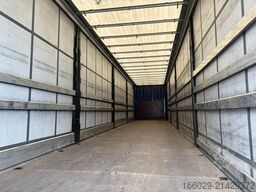 KRONE Planenauflieger mit Staplerhalterung