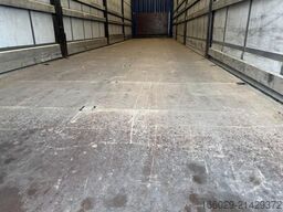 KRONE Planenauflieger mit Staplerhalterung