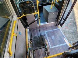 MERCEDES-BENZ 2 x Vorlauffahrzeug Bürgerbus Niederflur 9 Sitze