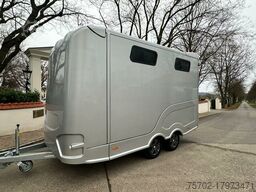 Steinsberger 3-Pferdeanhänger XXL Pferdeabteil