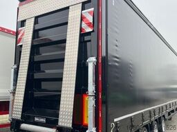 Wiese Gabelstaplertransporter Mega mit Rampen