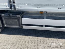 Schmitz Cargobull Curtainsider Standard Ladebordwand Getränke