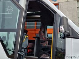 MERCEDES-BENZ 30 Sitzer Schul- Transferbus 519 Vorlauffahrzeug