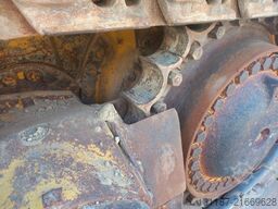 Komatsu D155A-6R (4 pcs available for sale in Abu Dhabi)