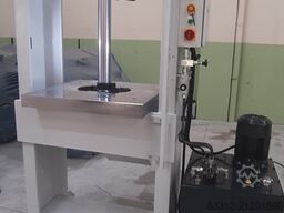 Hidrobrasil 40 T Richtpresse DW-40