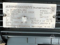 SEW Eurodrive RF73DT80N-4BM motoreduktor 0,75 kW 1380/31 obr B5 hamulec SEW Eurodrive RF73DT80N-4BM motoreduktor 0,75 kW 1380/31 obr B5 hamulec