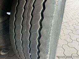 SCHMITZ CARGOBULL SCB S3T 3-Achs Plattform Auflieger Guter Zustand