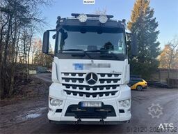 Mercedes-Benz Arocs 3253 tridem hook truck